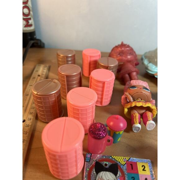 LOL OMG Surprise Mini Dolls Lot With Accessories #T864 - Picture 7 of 12